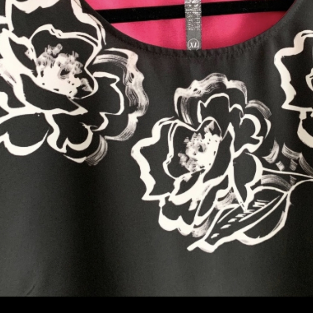 Kensie Black Floral Short Sleeve Top